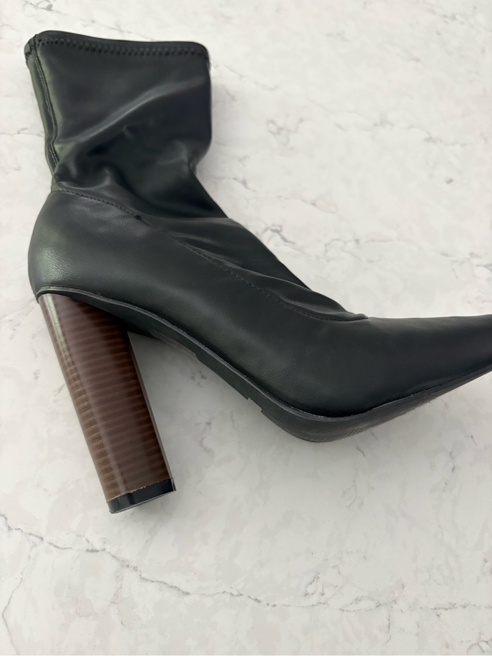 Black High-Heel Leather Pointed Toe Ankle Boot. Size 8.